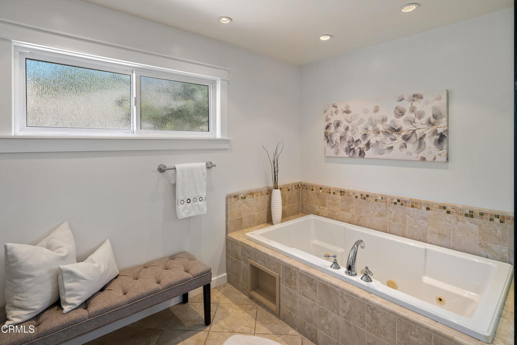 10128 Golden Oaks Avenue Property Photo 28