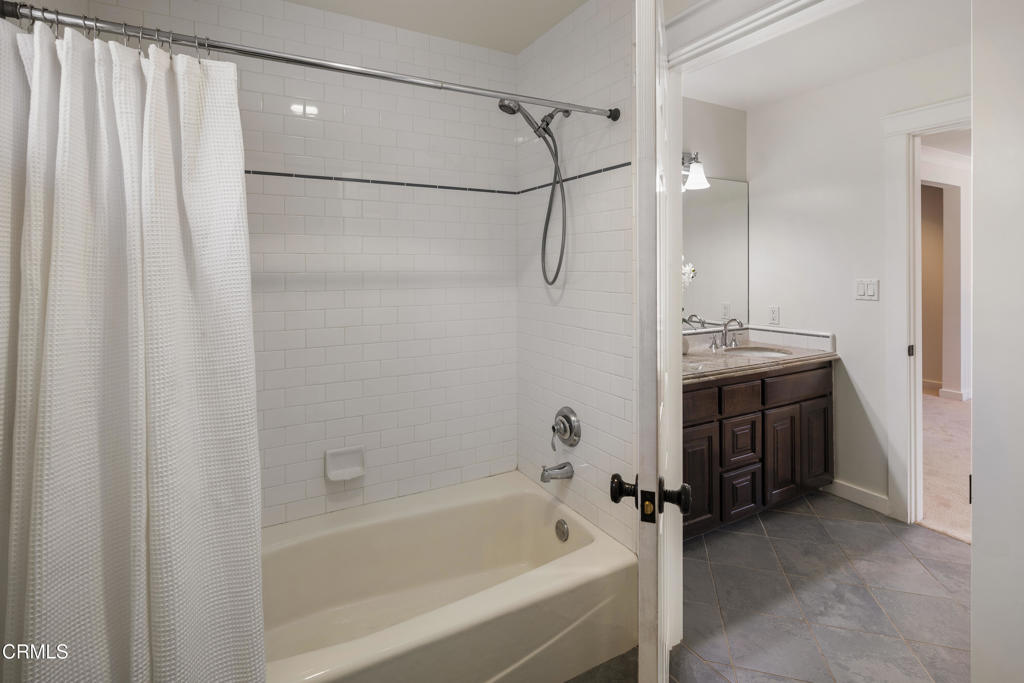10128 Golden Oaks Avenue Property Photo 37