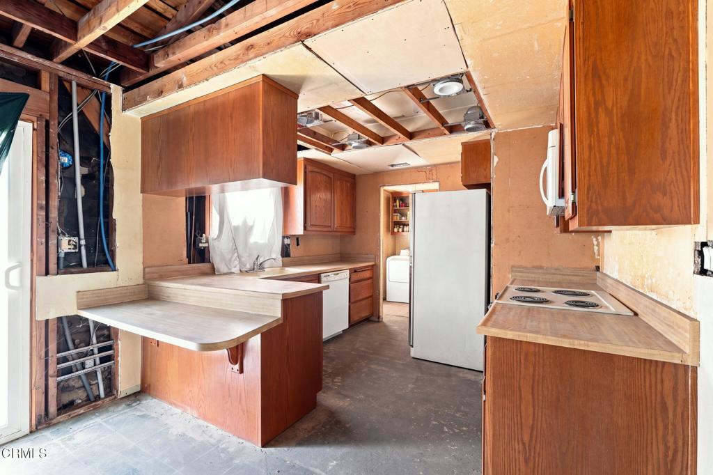1423 W 8th Street Property Photo 4