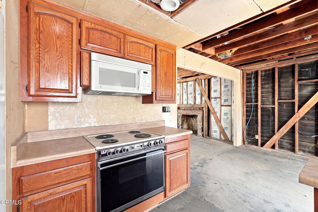 1423 W 8th Street Property Photo 11