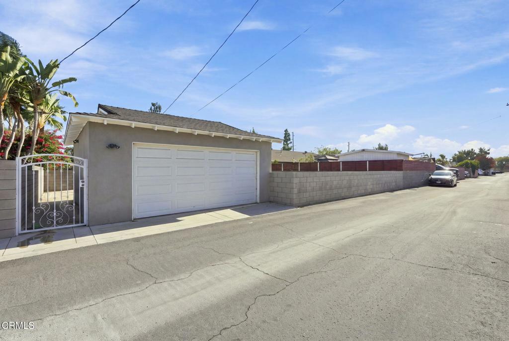 1423 W 8th Street Property Photo 28