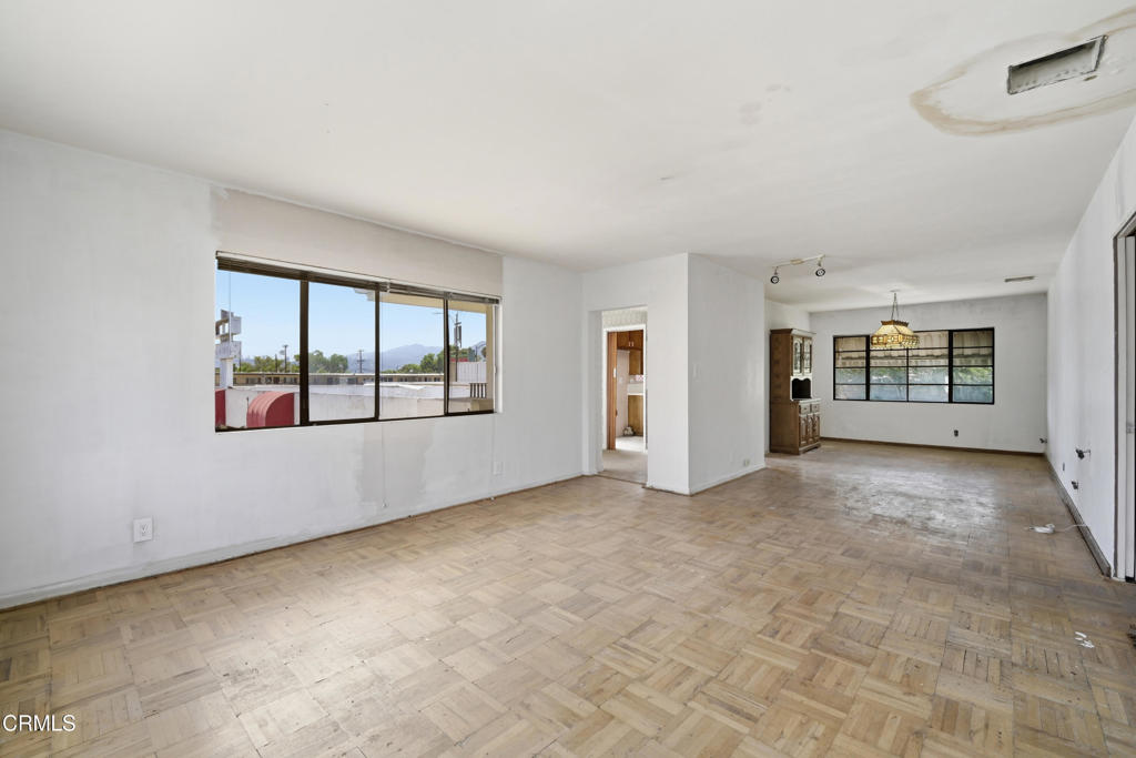 915 W Olive W Property Photo 13