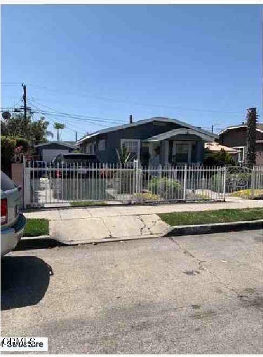 1652 W 67th Street Property Photo 2
