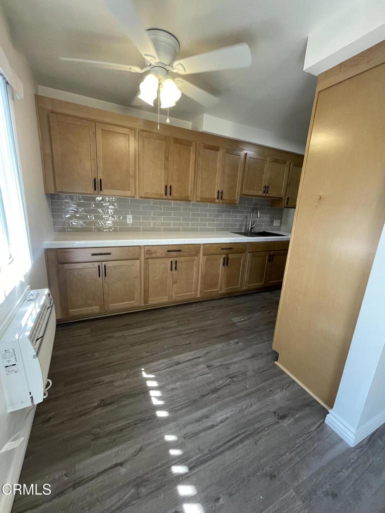 2707 Montrose Avenue 3 Property Photo 6