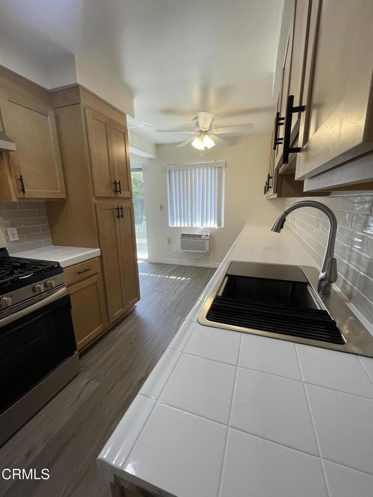 2707 Montrose Avenue 3 Property Photo 10