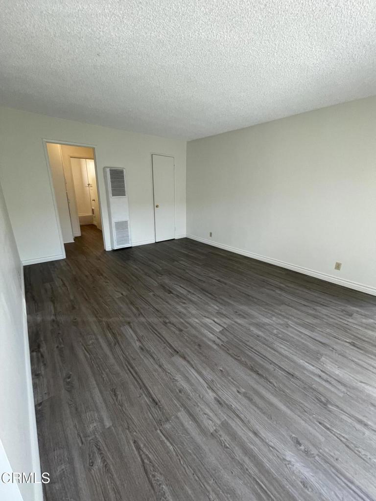 2707 Montrose Avenue 3 Property Photo 11