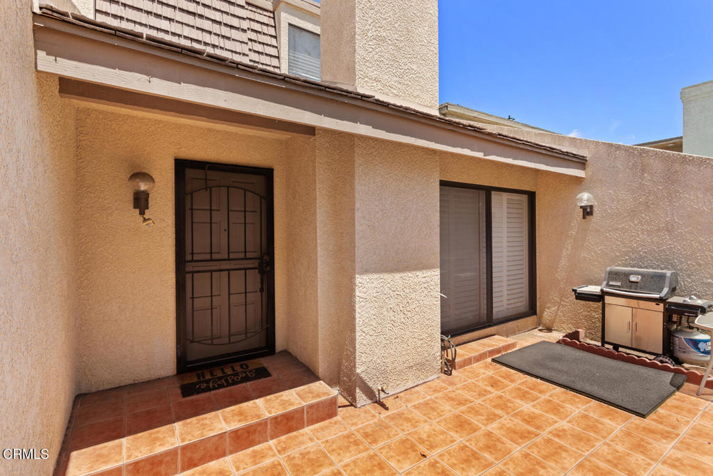 18409 Collins Street F Property Photo 3