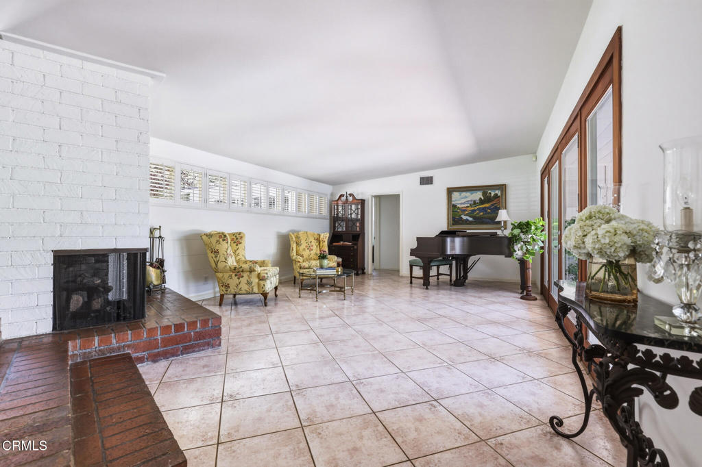 4292 Mesa Vista Drive Property Photo 5