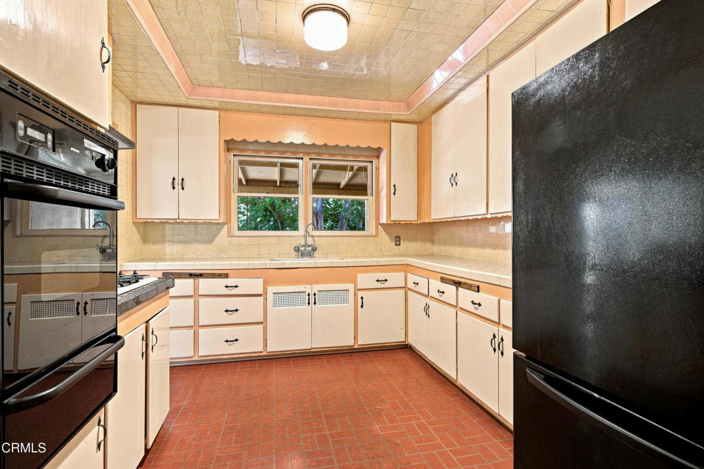 10639 Olive Street Property Photo 5