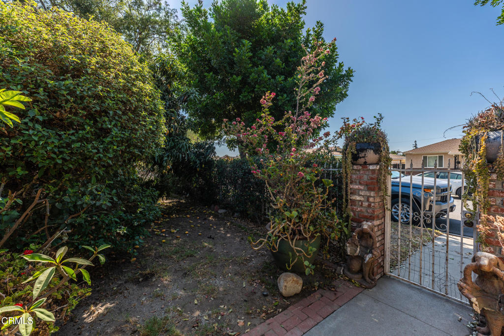 10435 Asher Street Property Photo 4