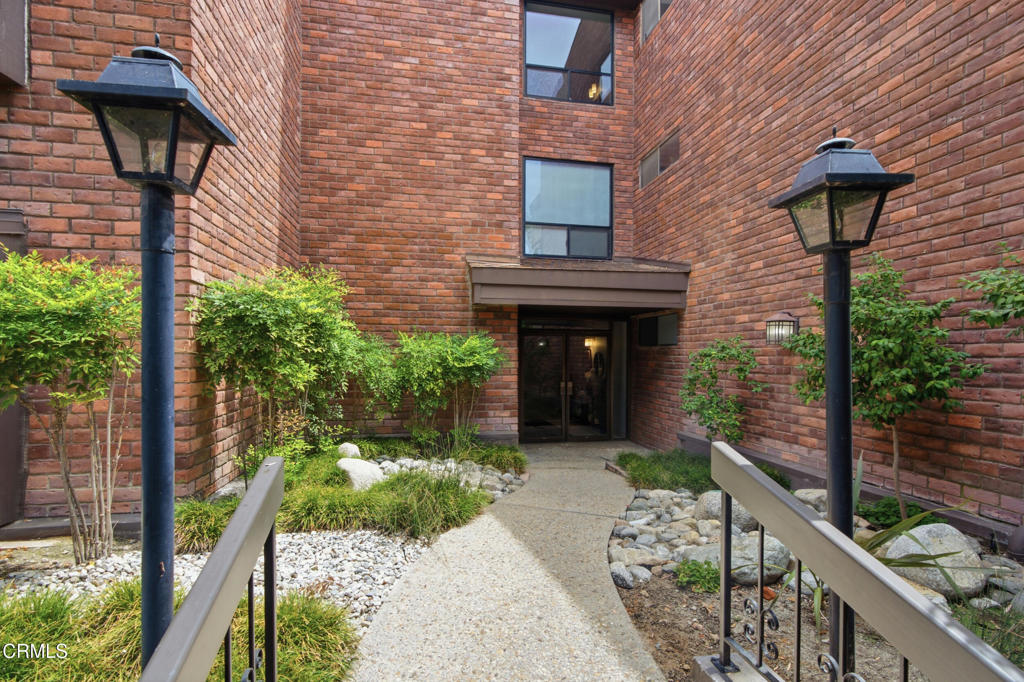 700 S Lake Avenue 306 Property Photo 4