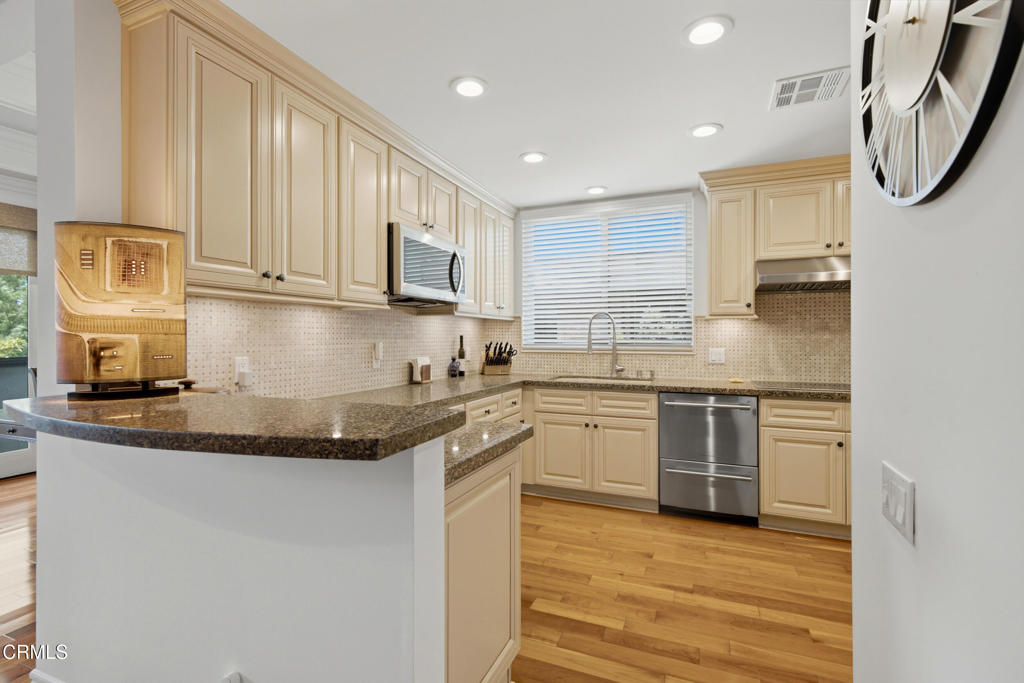 700 S Lake Avenue 306 Property Photo 16