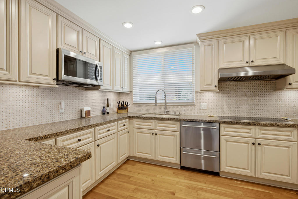 700 S Lake Avenue 306 Property Photo 17