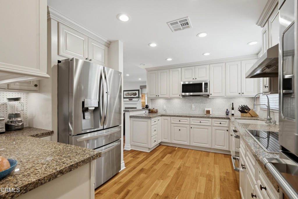 700 S Lake Avenue 306 Property Photo 21