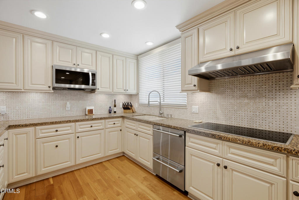 700 S Lake Avenue 306 Property Photo 23