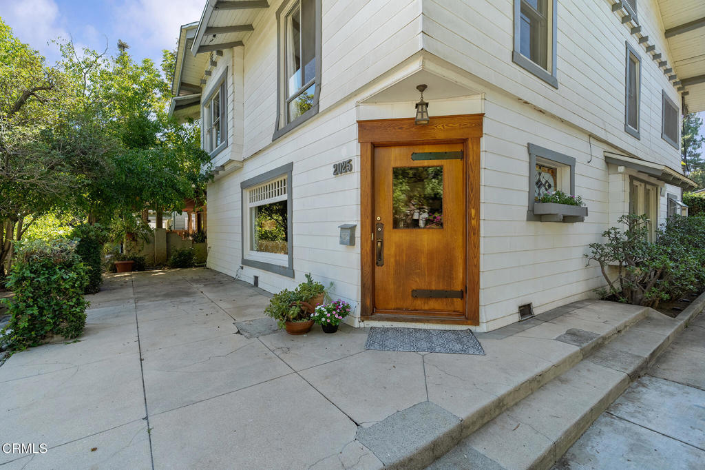 2025 La France Avenue Property Photo 2