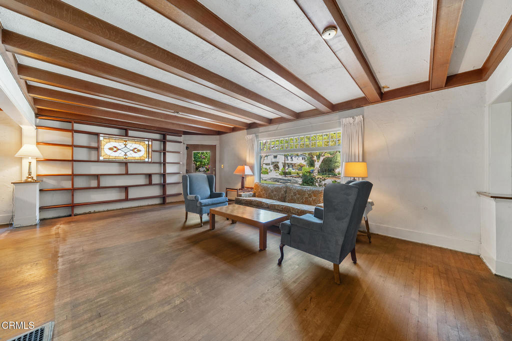 2025 La France Avenue Property Photo 6