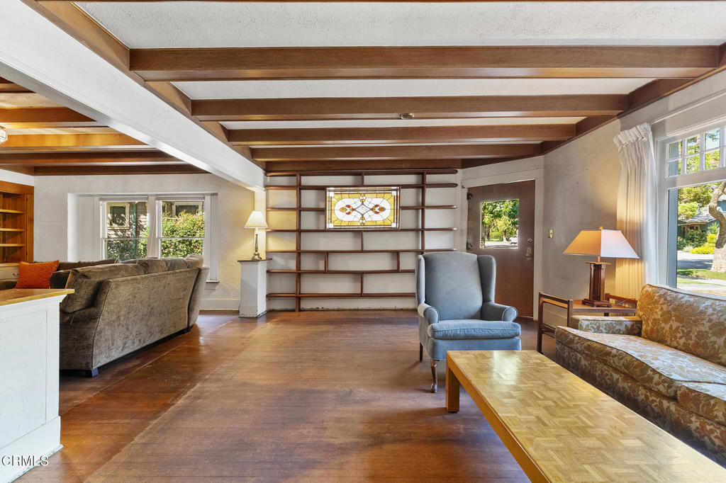 2025 La France Avenue Property Photo 8