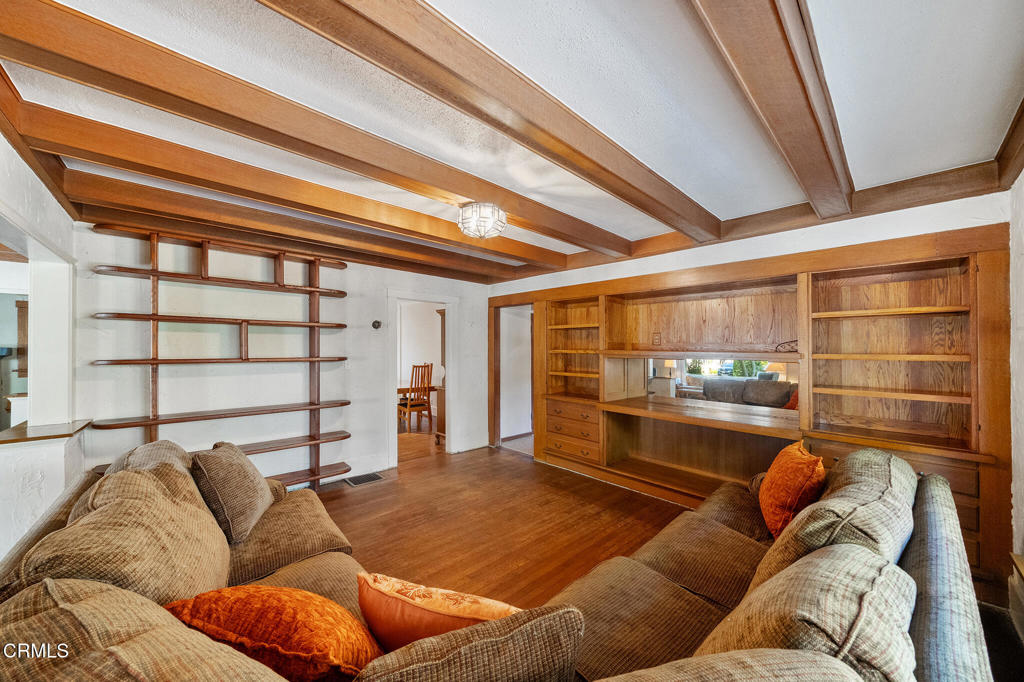 2025 La France Avenue Property Photo 10