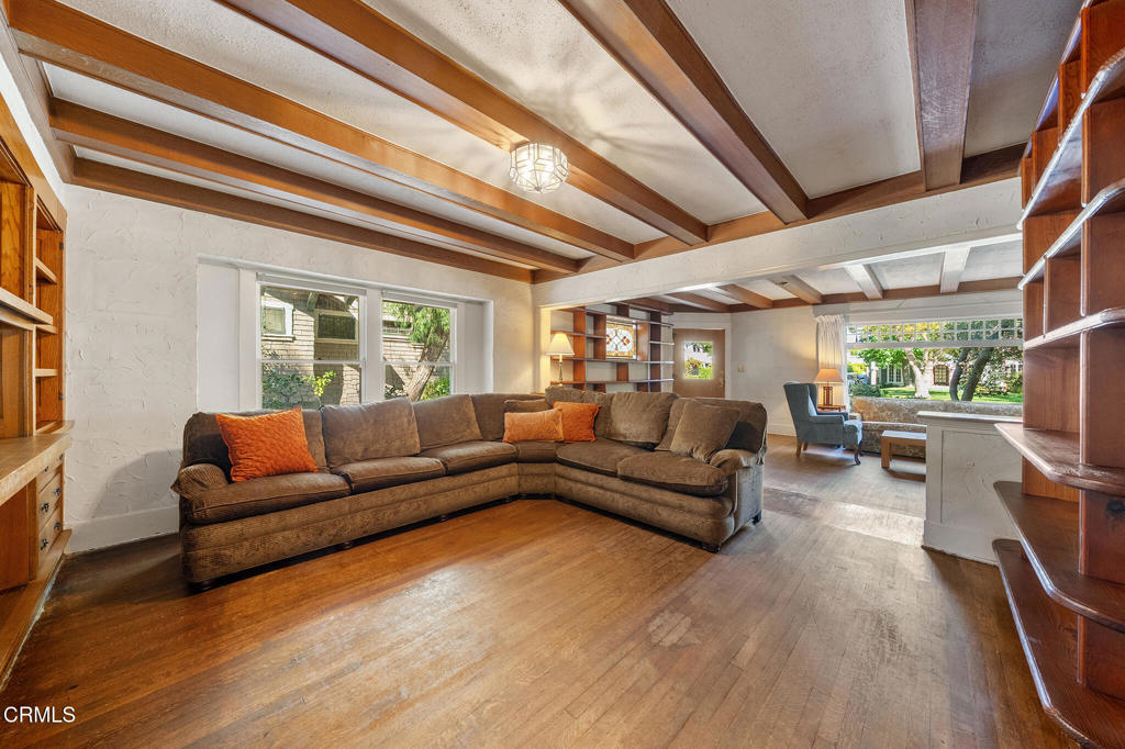 2025 La France Avenue Property Photo 11