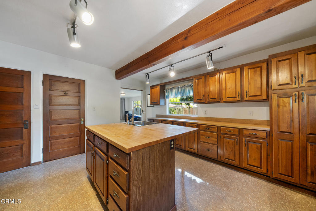 2025 La France Avenue Property Photo 18