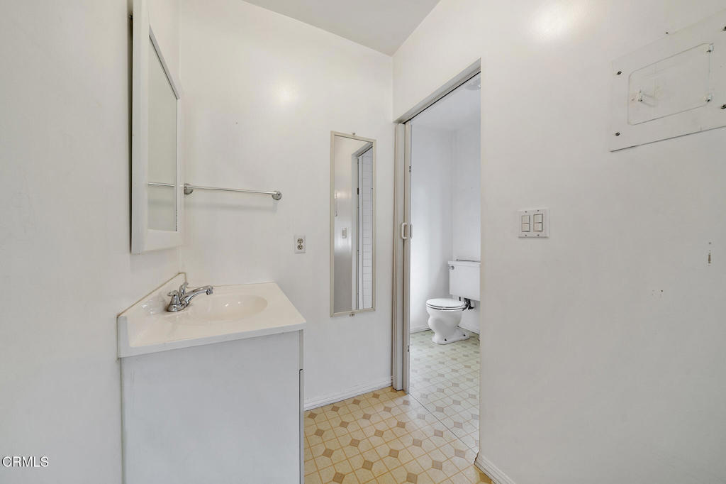 2025 La France Avenue Property Photo 22