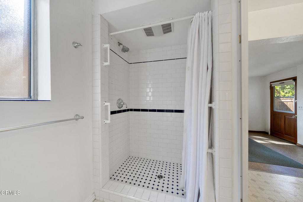 2025 La France Avenue Property Photo 23