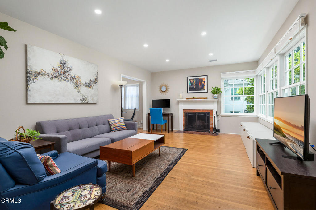 1856 N Michigan Avenue Property Photo 4