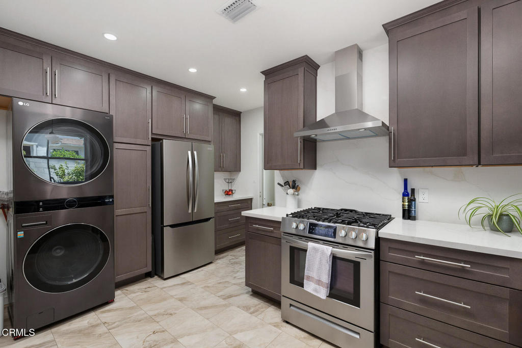 1856 N Michigan Avenue Property Photo 12