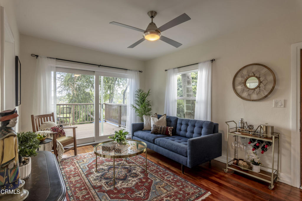 2738 Medlow Avenue Property Photo 4