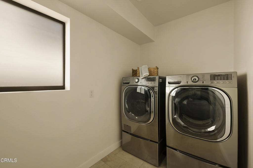 643 1/2 N Hayworth Avenue Property Photo 15
