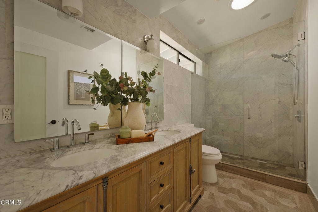643 1/2 N Hayworth Avenue Property Photo 18