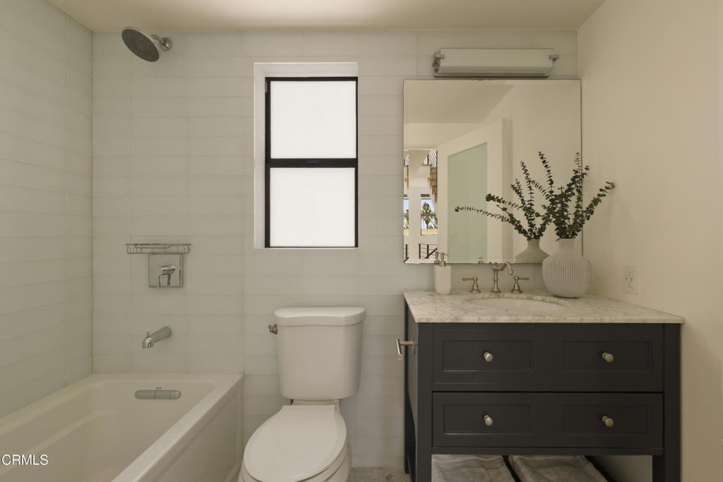 643 1/2 N Hayworth Avenue Property Photo 21
