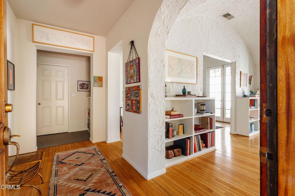 615 S Mentor Avenue Property Photo 8