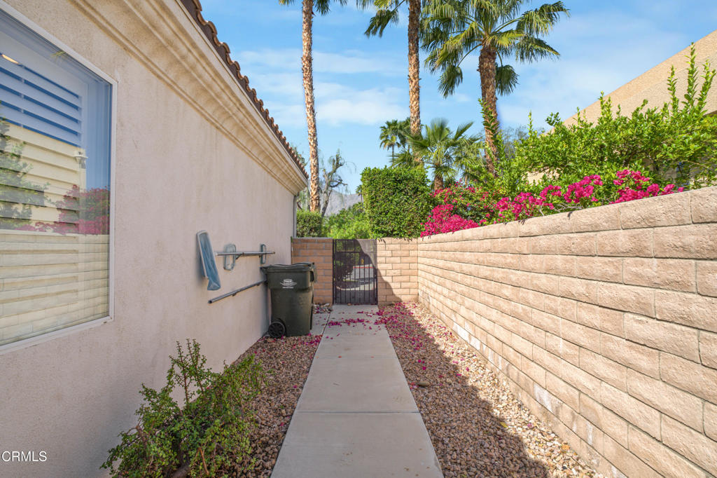 2250 N Hermosa Drive Property Photo 53