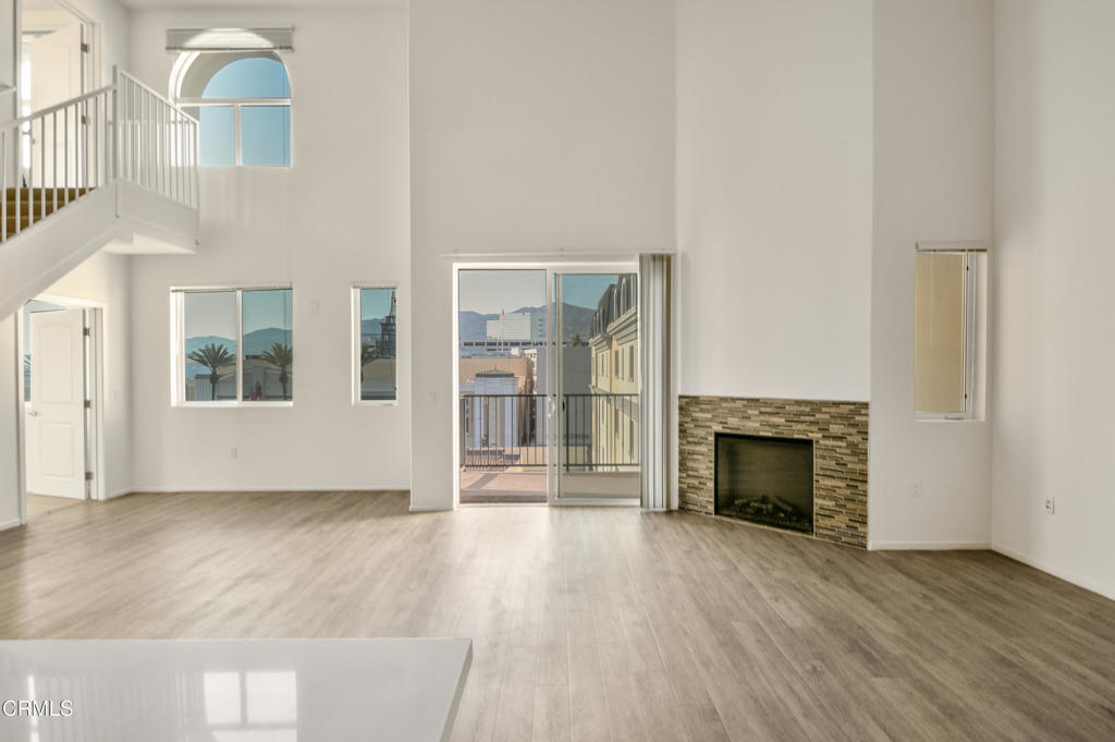 124 W Colorado Street 504 Property Photo 3