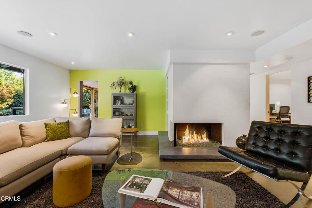 3616 E Chevy Chase Drive Property Photo 11