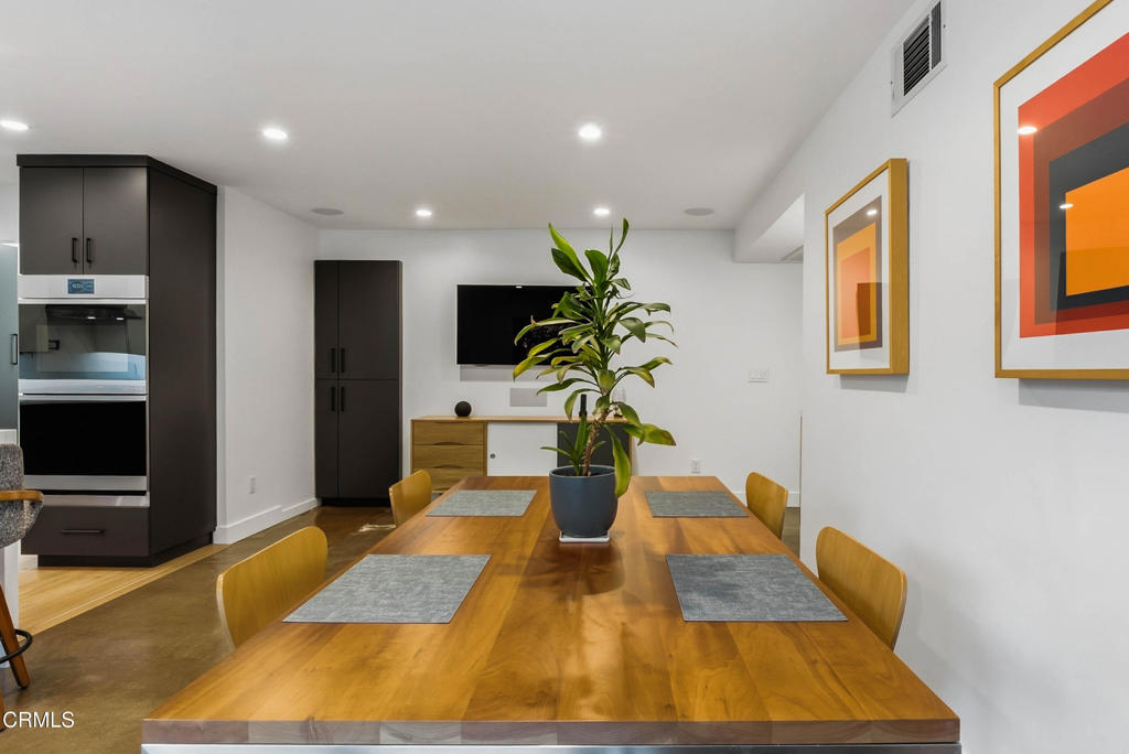 3616 E Chevy Chase Drive Property Photo 16