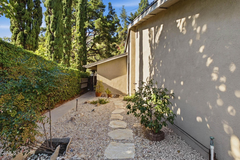 3616 E Chevy Chase Drive Property Photo 38