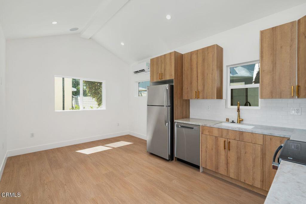 789 Elmira Street Property Photo 4