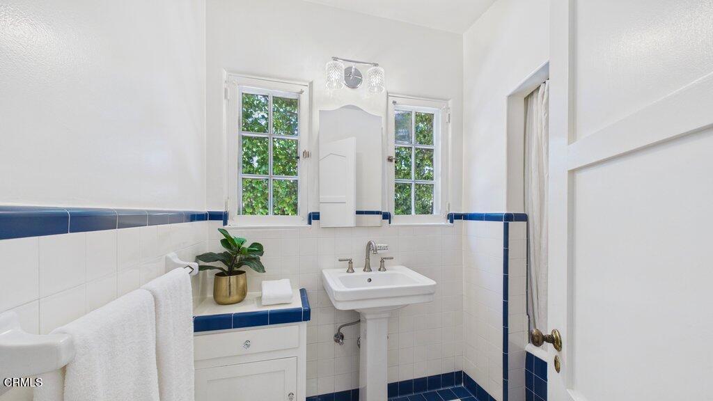 1828 Warwick Road Property Photo 16