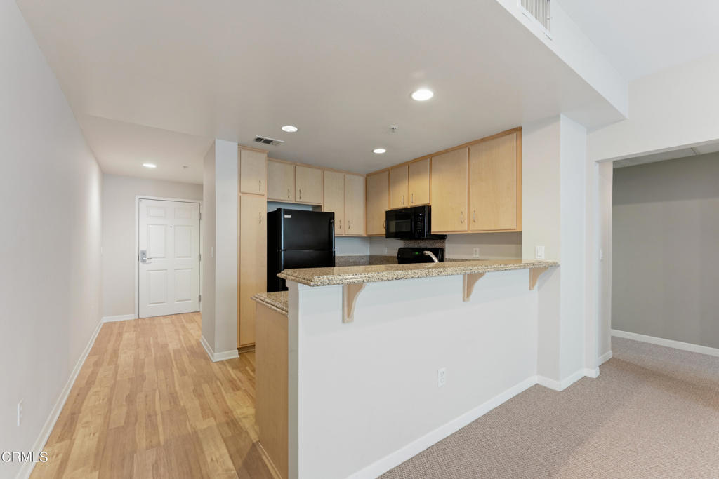 160 S Hudson Avenue 105 Property Photo 4