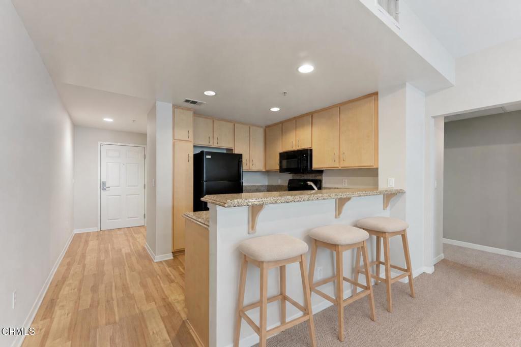160 S Hudson Avenue 105 Property Photo 5