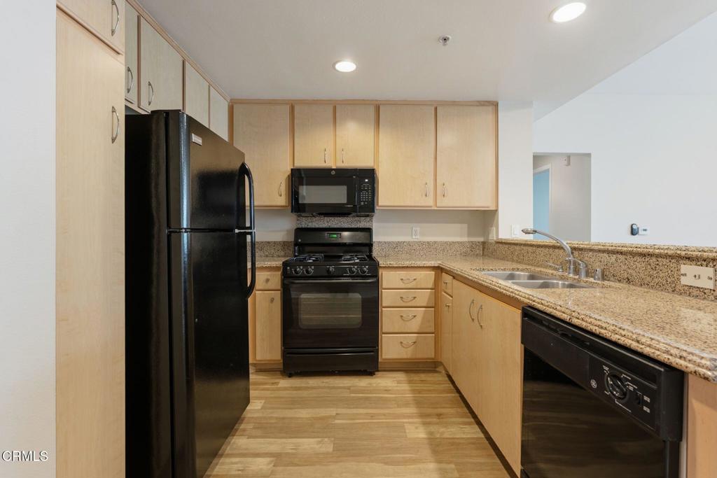 160 S Hudson Avenue 105 Property Photo 6