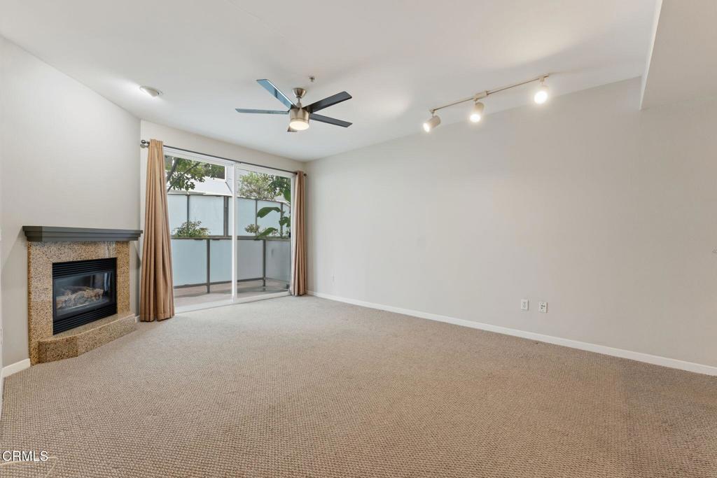 160 S Hudson Avenue 105 Property Photo 8