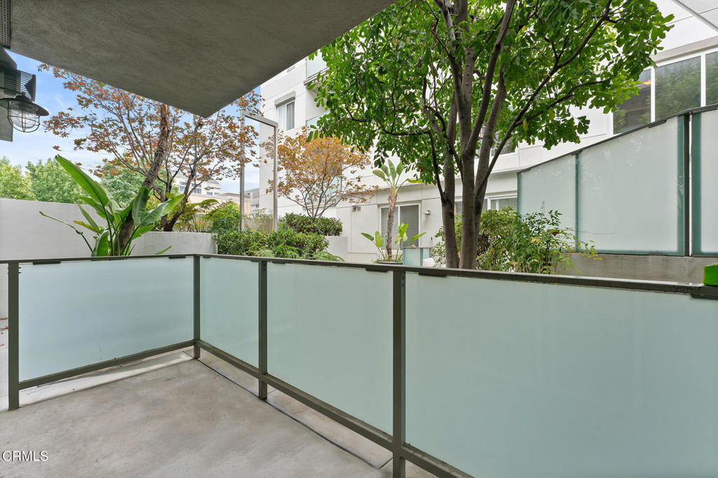 160 S Hudson Avenue 105 Property Photo 12