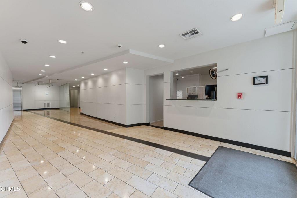 160 S Hudson Avenue 105 Property Photo 20