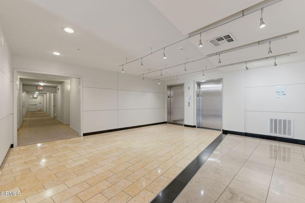 160 S Hudson Avenue 105 Property Photo 21