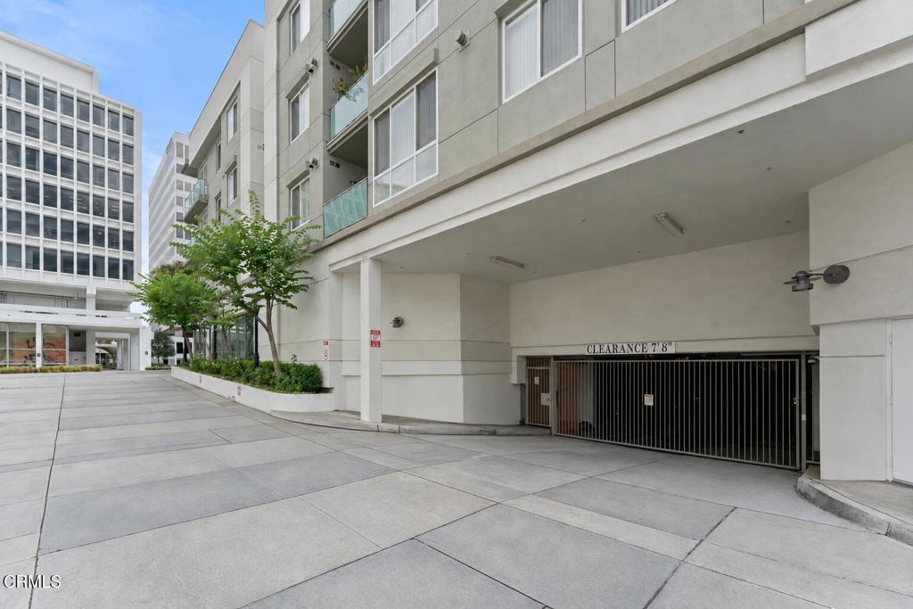 160 S Hudson Avenue 105 Property Photo 23