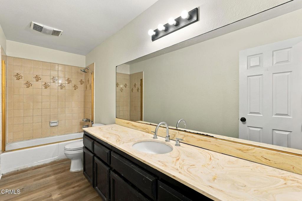 2718 Vanderbilt Lane B Property Photo 6
